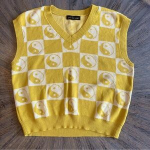 Social Scene‎ Yin & Yang Yellow and White Knit Vest – Size Medium